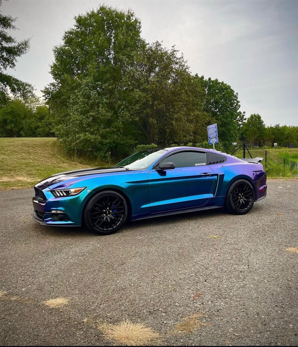 Ford Mustang in a blue-to-purple color-shift finish